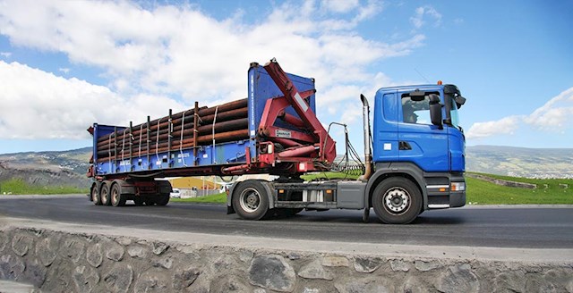 Sideloader Pipe Transport