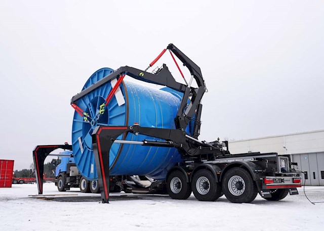 Sideloader Cable Drum Handling