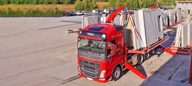 Construction (main) - lifting pre-fabricated concrete.