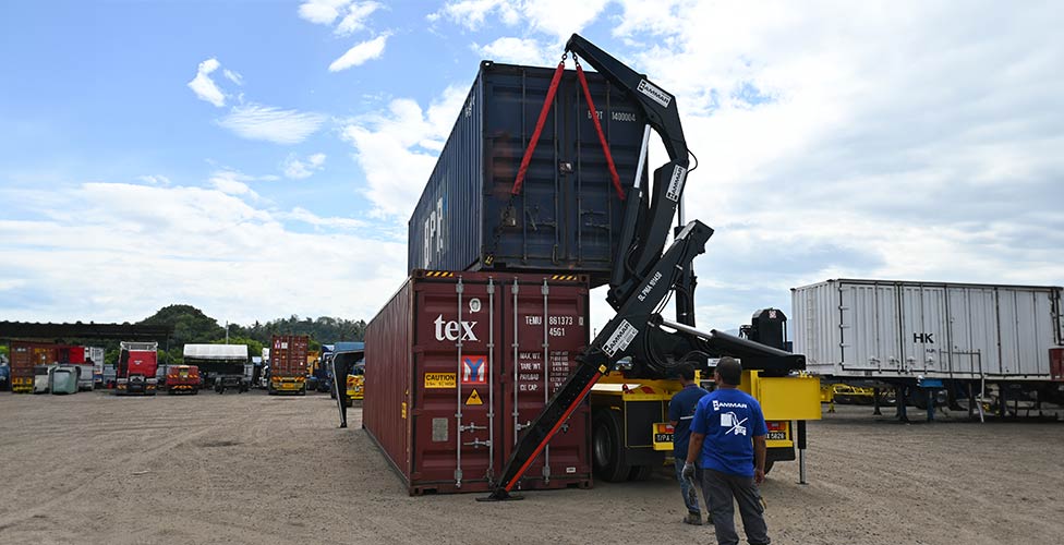 Hammar 119 Sideloader Stacking Container