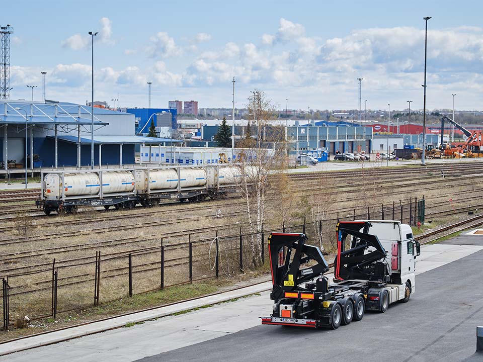 Sideloader Train Terminal