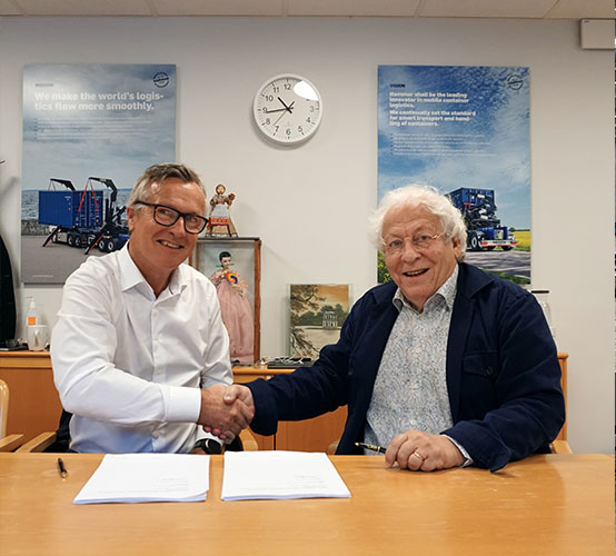 Bengt Olof+Thomas Shake Hands