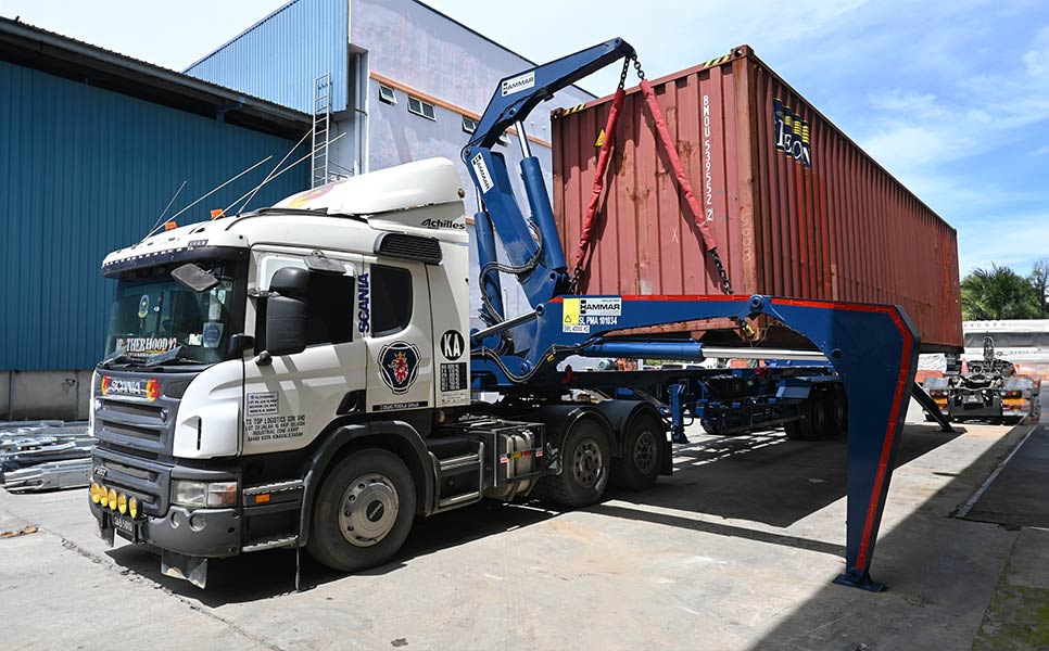 Hammar 119 Sideloader Lifting 40Ft Container