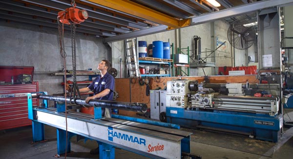 Hammar Australia Service Crane